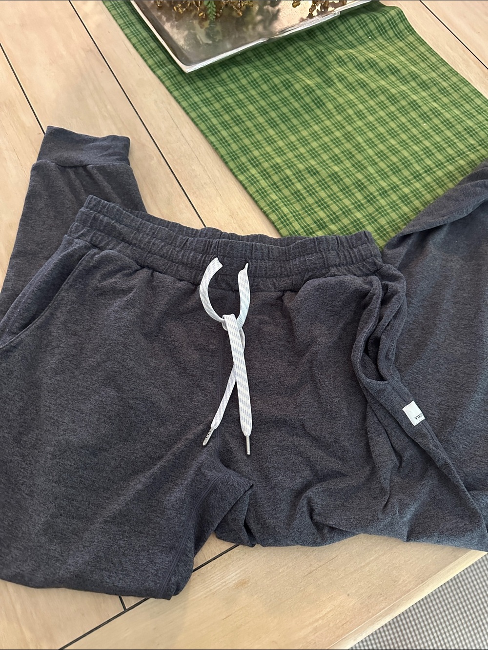 Vuori Xs Charcoal Gray Drawstring Joggers